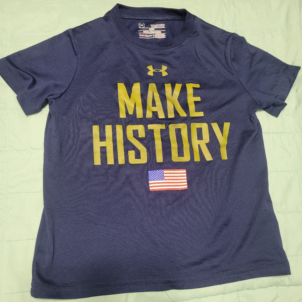 Boy YXS Under Armour dri fit short sleeve tshirt